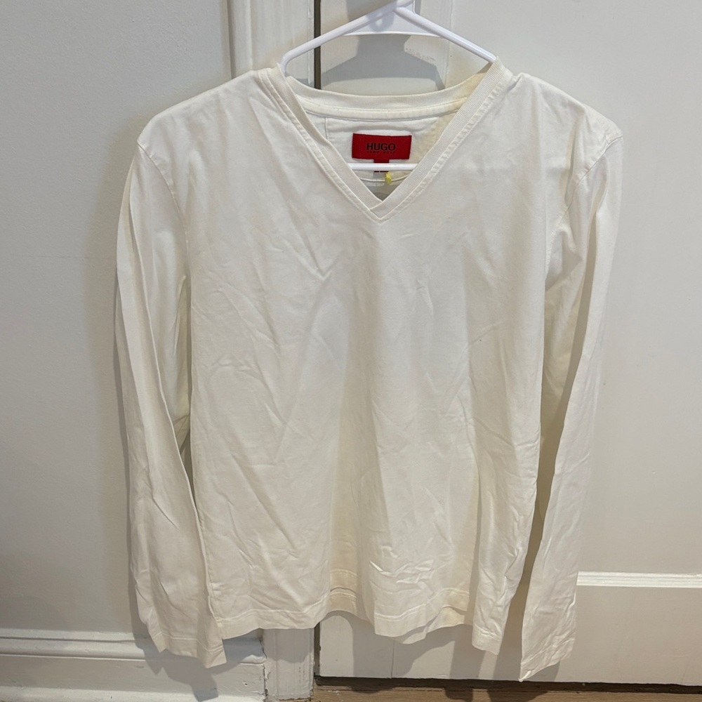 Hugo Boss Cream V-Neck Long Sleeve size small Top